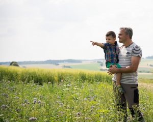 BASF’s strategy in agriculture is aiming for innovation-driven growth in specific markets and for finding the right balance for success – for farmers, for agriculture and for future generations. / Die BASF-Strategie für die Landwirtschaft zielt auf i