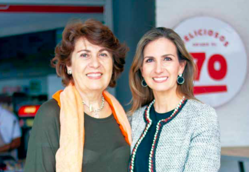 Pastora Cortés de Osorio y su hija Ana María